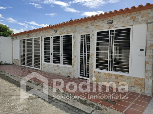 Casa En Venta En Santa Rita Urbanismo Privado