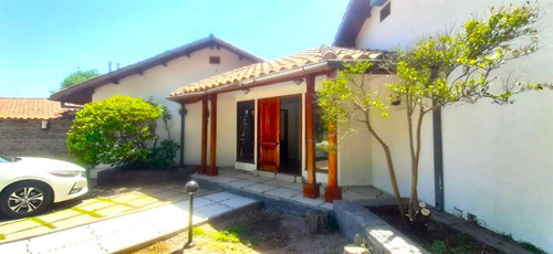 Casa En Venta De 5 Dorm. En Colina