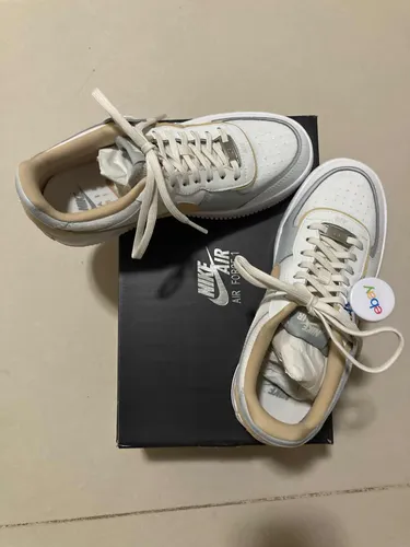 Zapatillas nike blancas con sales dorado