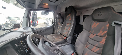 Imagem 3 de 25 de M.benz Atego 3026 8x2 2017 9.0mt./ 2.55alt./2.47larg. 8d20