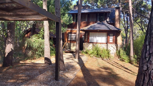 Casa En El Bosque De Mar Azul.