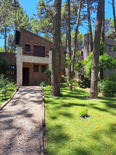 Casa En Venta - 2 Dormitorios 2 Baños - 675mts2 - Mar De Las Pampas