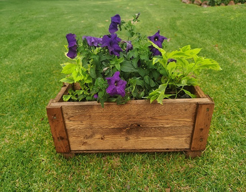 Imagen 5 de 10 de Maceta De Madera Tipo Jardinera De Barrote Chica