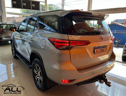 Toyota Hilux SW4 2.7 SR 7 LUGARES 4X2 16V FLEX 4P AUTOMÁTICO