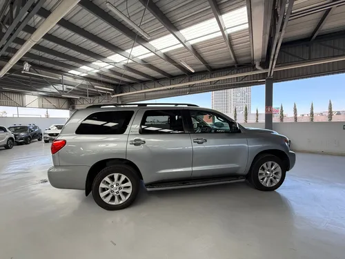 Toyota Sequoia 5.7 Platinum At