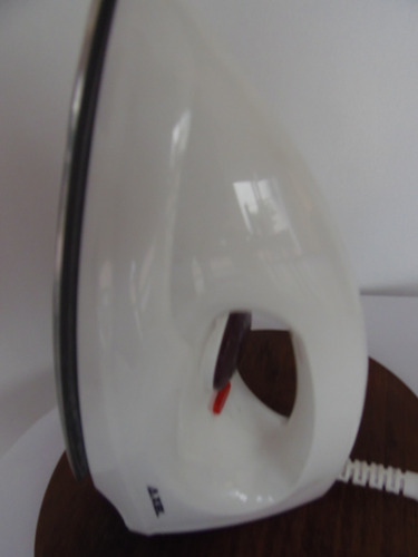 Plancha Seca Axel Ax-pl1200 Base De Acero Inoxidable Blanco Blanco (Usado)