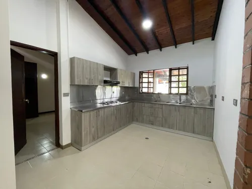 Casa En Arriendo En Robledo, La Pola. Cod A16552