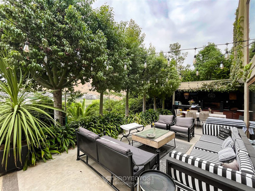 Casa En Venta De 5 Dorm. En Lo Barnechea