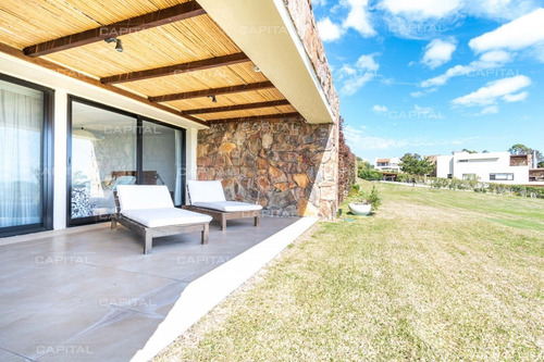 Apartamento Esquinero En Alquiler Temporario De Tres Suites Con Parrillero Propio-ref:29236