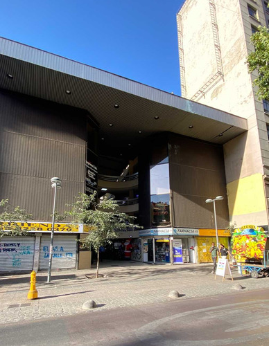 Local En Plaza De Armas Santiago (63418)