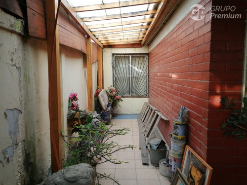 Casa En Venta De 2 Dorm. En El Bosque