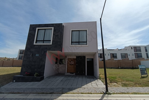 Casa En Venta Con Increibles Acabados, Ideal Para Familia O Inversión