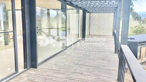 Casa Con 3 Habitaciones Y 2 Baños