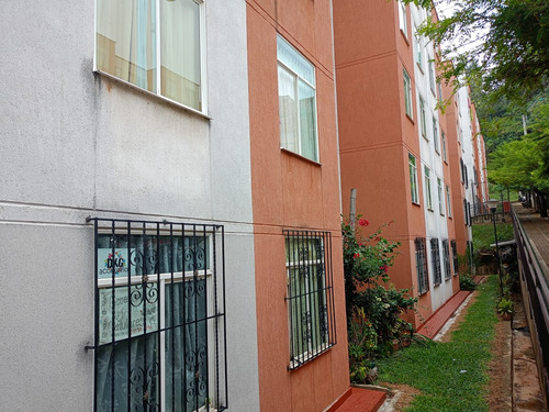 Apartamento En Alquiler De Tres Habitaciones En Alto Piamonte