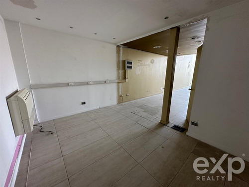 Arriendo Local Comercial Con Alto Trafico En Avda La Dehesa