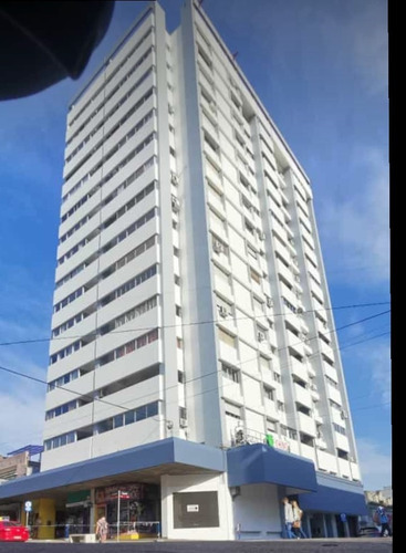 Dueño Alquila Apartamento Grande Con Garaje En Centro De Rivera