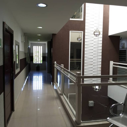Oficina En Venta, Avenida Fuerzas Aéreas. Yb7263