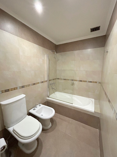 Lujan 1300 - Lanus Este - Excelente Chalet 5 Amb Con Parque Y Pileta! Impecable