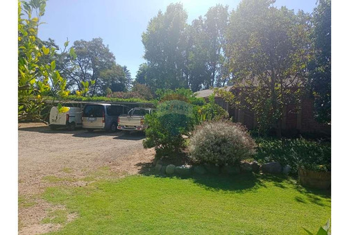 Venta De Hermosa Parcela Con Gran Casa Con Cava!!