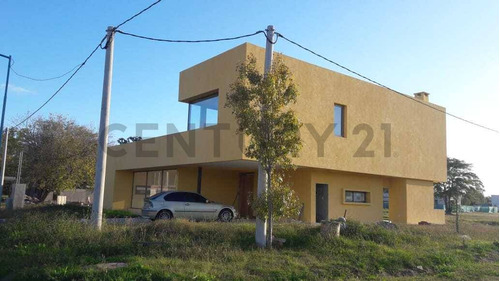 Venta Casa A Estrenar En City Bell. Barrio Las Carolinas.