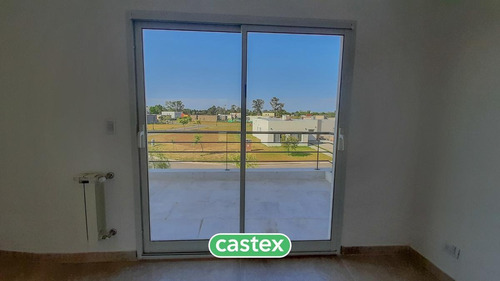 Imagen 26 de 30 de Casa En Venta En Santa Lucía, Pilar Del Este