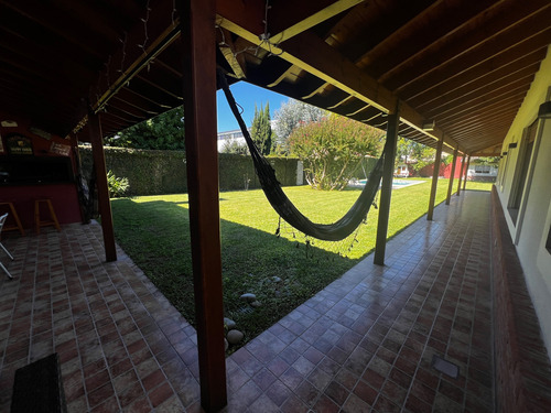 Venta Casa Chalet Adrogué Pileta Parque Permuta Apto Crédito