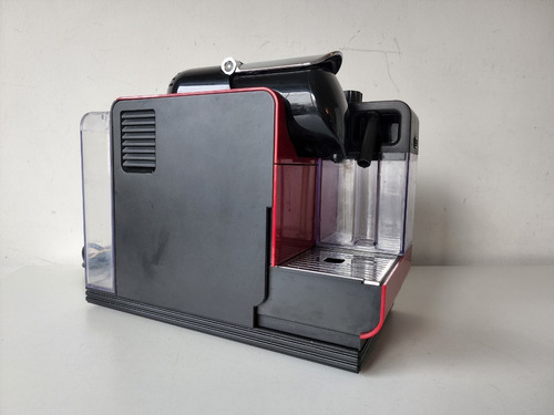 Imagen 6 de 8 de Cafetera Nespresso F411 Lattissima Touch Roja 1400w