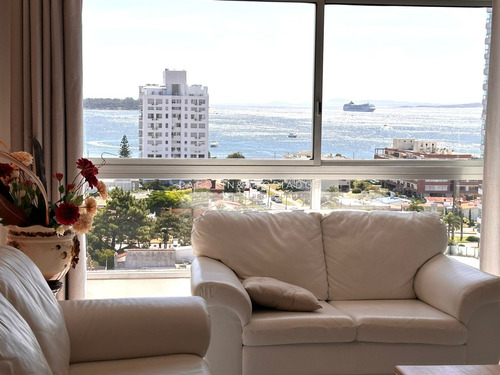 Venta De Departamento De 3 Dormitorios En Edificio Triangulo, Punta Del Este