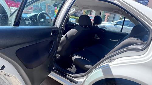 Volkswagen Jetta 2.0 L4 Mt