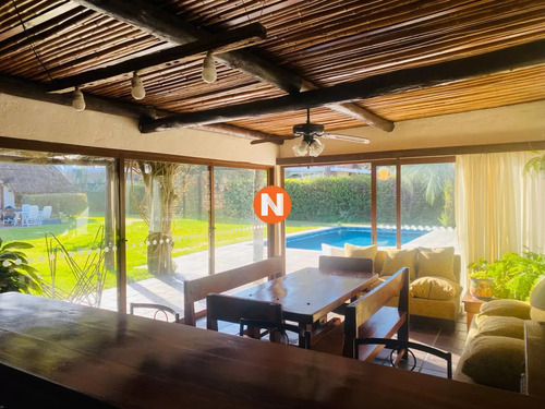 Muy Linda Casa En Venta, Gran Terreno Y Barbacoa