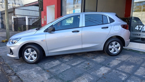 Imagen 2 de 14 de Chevrolet Onix Ls