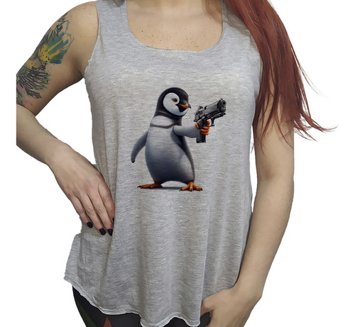 Musculosa Dama Pinguino Con Un Arma Pistola Apuntando