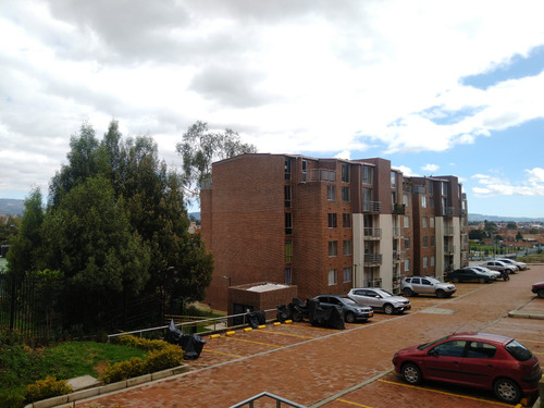 Oportunidad De Hermoso Apartamento En Madrid , Colombia (8667290168)