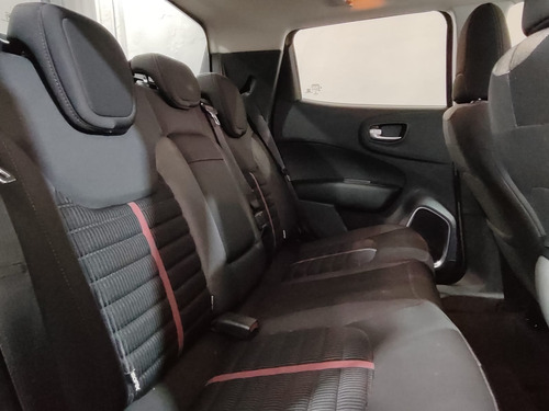 Fiat Toro 2.4 16v Freedom Road Flex 4x2 Aut. 4p