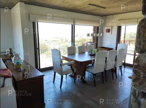 Imagen 9 de 30 de Importante Casa En Alquiler, Con Pileta, Vista Al Mar Y Muy Bien Ubicada El Chorro, Manantiales, Uruguay