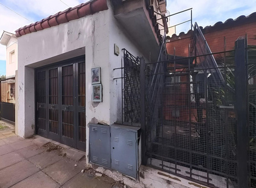 Casa De 4 Ambientes + Departamento Venta Ituzaingo