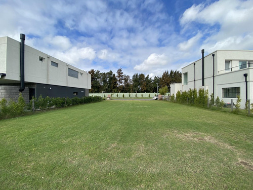 Lote En Venta En El Barrio Los Carpinchos, Nordelta. Tigre.