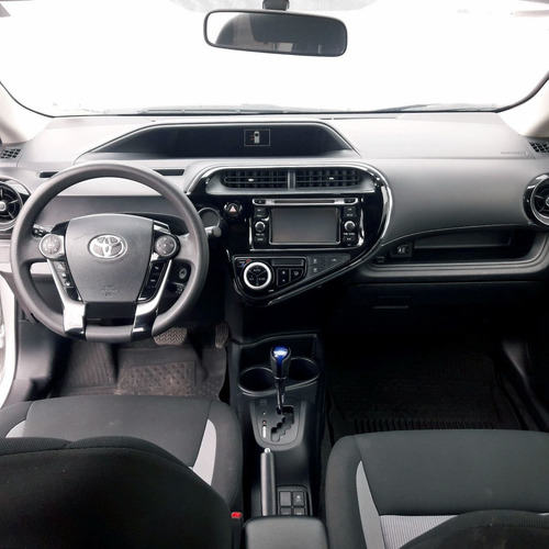 Imagen 11 de 14 de Toyota Prius 2018 1.5 Prius C At