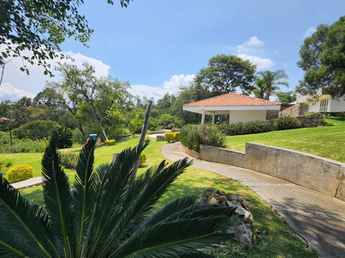 Venta De Villa Ahuehuete Dentro De Fracc Gran Reserva Con Todos Los Servicios En Ixtapan De La Sal Edomex
