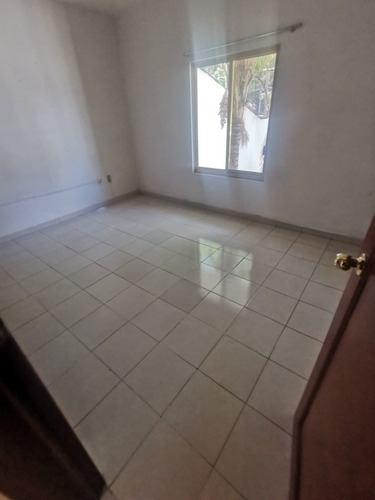 Imagen 5 de 21 de Rento Casa Calle Melitón Balderas Celaya
