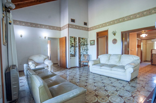 Casa En Venta City Bell, Galpón Y Local