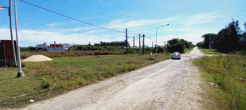 Imagen 4 de 8 de En Venta!! Hermoso Lote En Esquina!