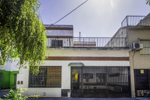 Casa De 5 Ambientes En Venta -zona Residencial Liniers -