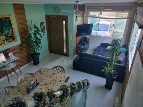 Sobrado Geminado Maravilhoso Com Piscina Oportunidade!