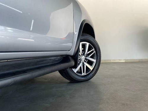 Imagem 7 de 15 de Toyota Hilux Sw4 2.7 Sr 7 Lugares 4x2 16v Flex 4p