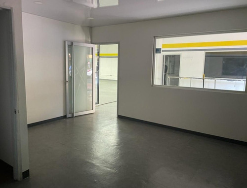 Imagen 2 de 6 de Local Comercial En Gascue