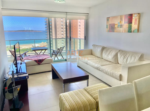 Venta De Apartamento De 2 Dormitorios Y 2 Baños Playa Mansa Con Servicios Y Espectacular Vista Al Mar En Punta Del Este.