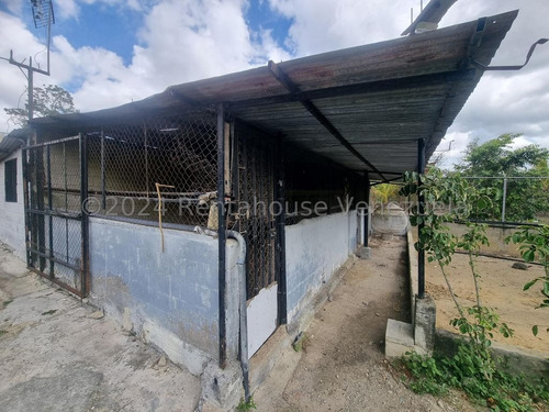 Carlos Colmenarez Vende Granja Amoblada Con Casa Principal De 4hab,3bñ,estacionamiento Multiple,casa De Encargado,deposito,a/a Entodas Las Hab,cocinas Dentro Y Fuera Con Parrillera A Gas Corrales,gall