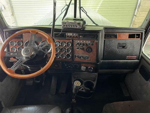 Kenworth W900