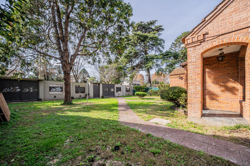 Casa En Monte Grande - 3 Dormitorios Y Escritorio - Apto Credito